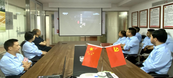 公司黨支部組織唱革命紅歌，觀看紅色紀(jì)錄片 ， 紅心向黨，喜迎“七一”(圖2)